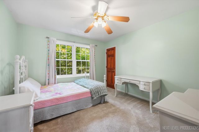 1002 Stonehedge Road, St. Charles, IL 60174