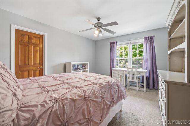 1002 Stonehedge Road, St. Charles, IL 60174