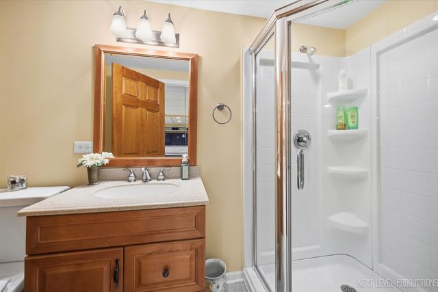 1002 Stonehedge Road, St. Charles, IL 60174