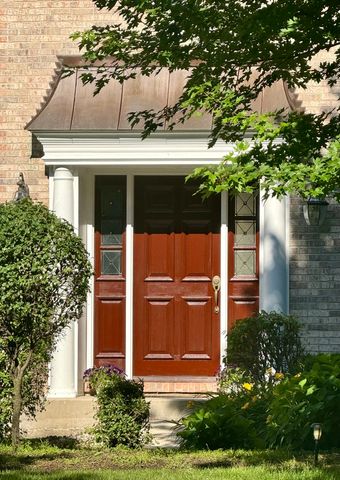 1002 Stonehedge Road, St. Charles, IL 60174