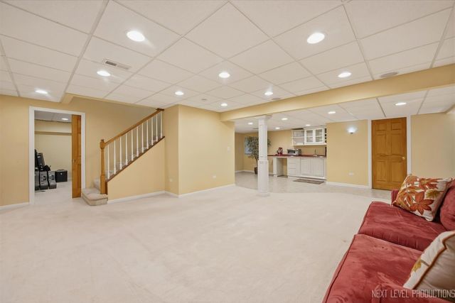1002 Stonehedge Road, St. Charles, IL 60174