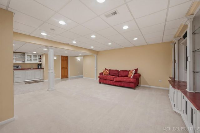 1002 Stonehedge Road, St. Charles, IL 60174