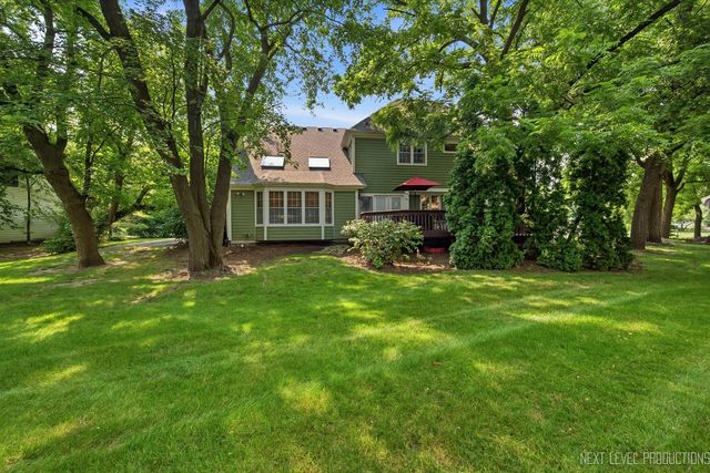 1002 Stonehedge Road, St. Charles, IL 60174