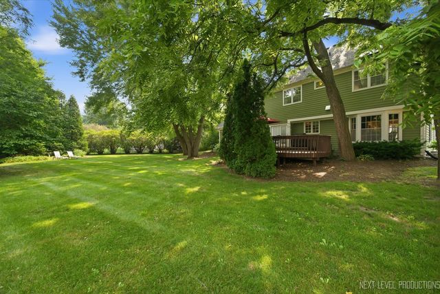 1002 Stonehedge Road, St. Charles, IL 60174