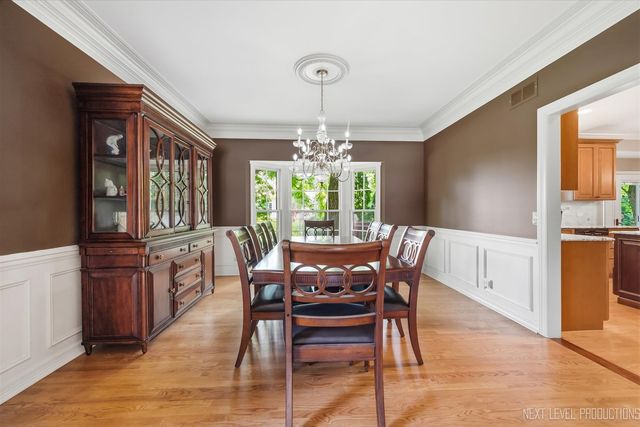 1002 Stonehedge Road, St. Charles, IL 60174