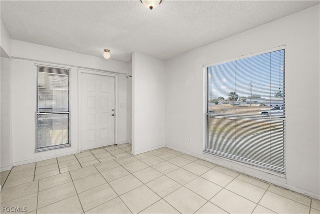 1733 NE 7th PL, Cape Coral, FL 33909