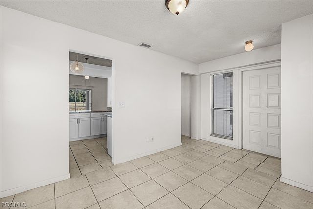 1733 NE 7th PL, Cape Coral, FL 33909