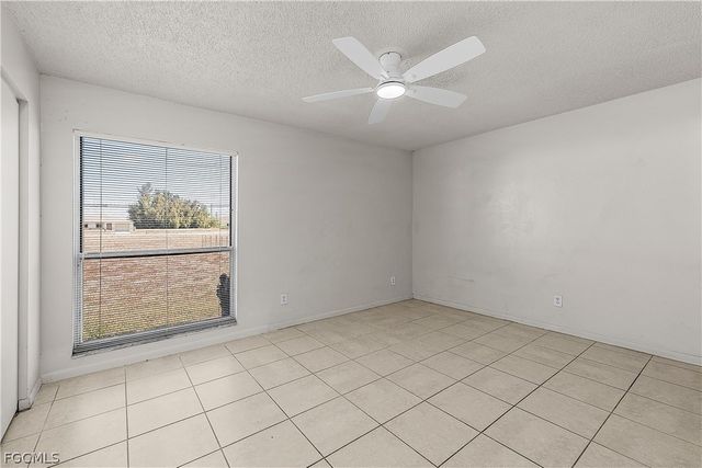 1733 NE 7th PL, Cape Coral, FL 33909