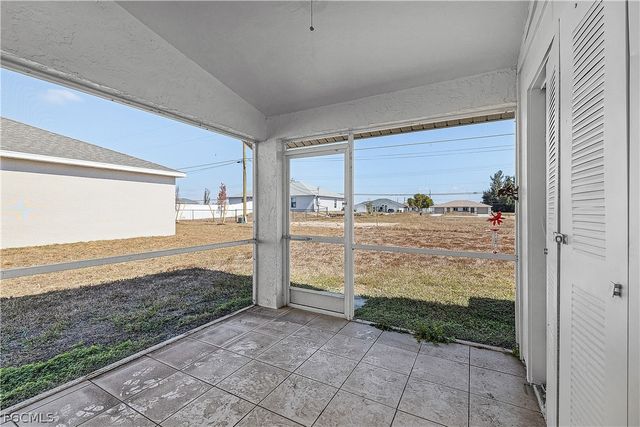 1733 NE 7th PL, Cape Coral, FL 33909