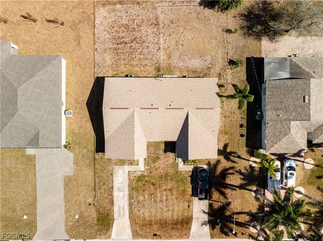 1733 NE 7th PL, Cape Coral, FL 33909