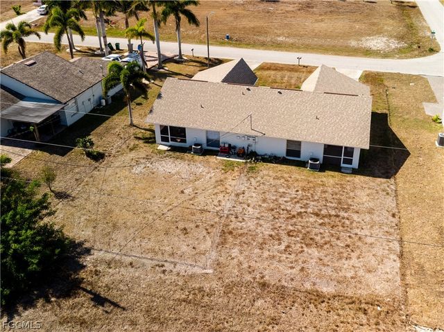 1733 NE 7th PL, Cape Coral, FL 33909