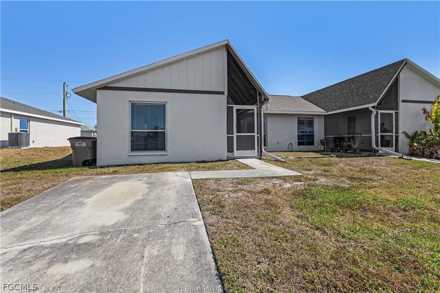 1733 NE 7th PL, Cape Coral, FL 33909