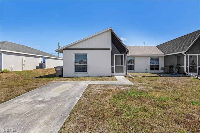 1733 NE 7th PL, Cape Coral, FL 33909