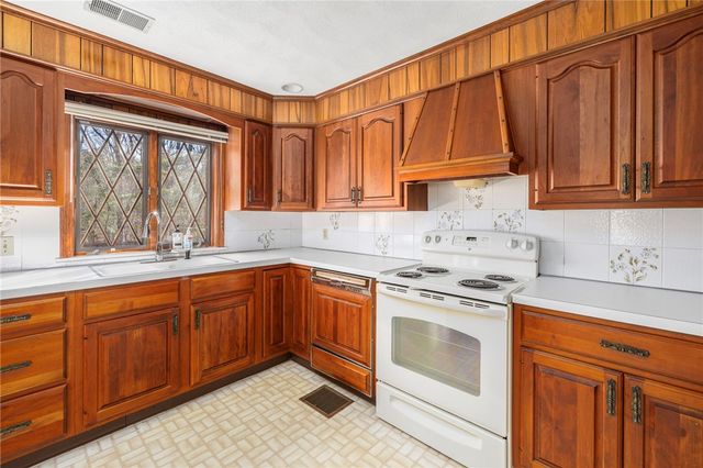 46 Woodsong Drive, Scituate, RI 02857