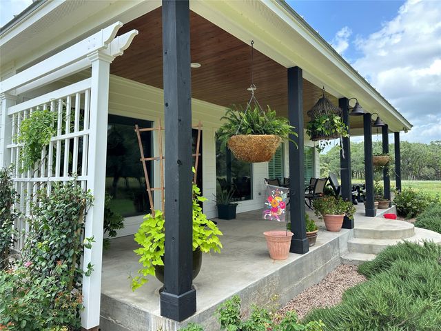 4149 County Road 444, Hallettsville, TX 77964