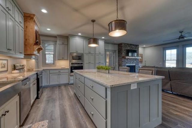 186 Rice Landing Court, Hayesville, NC 28904