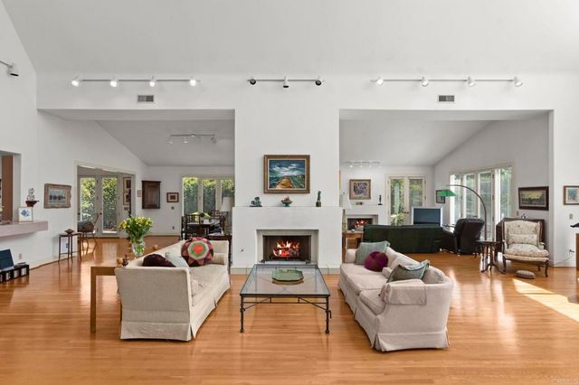 350 Mesa Way, La Jolla, CA 92037