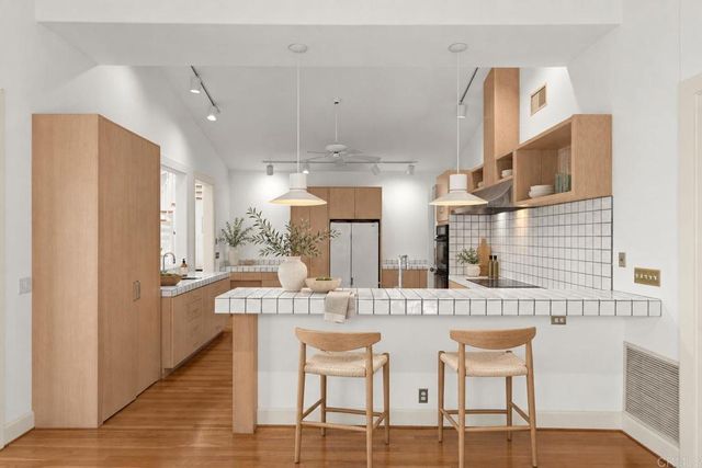 350 Mesa Way, La Jolla, CA 92037