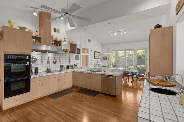 350 Mesa Way, La Jolla, CA 92037