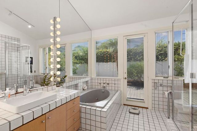 350 Mesa Way, La Jolla, CA 92037