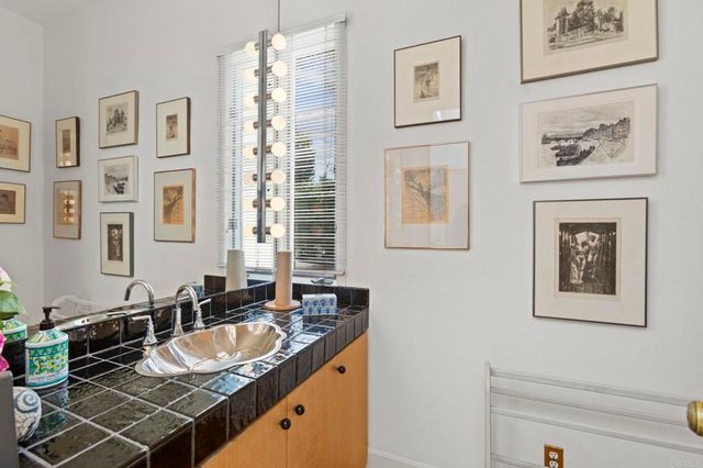 350 Mesa Way, La Jolla, CA 92037