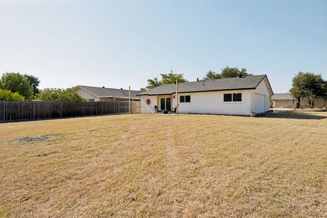 2125 Highbury Road, Carrollton, TX 75007