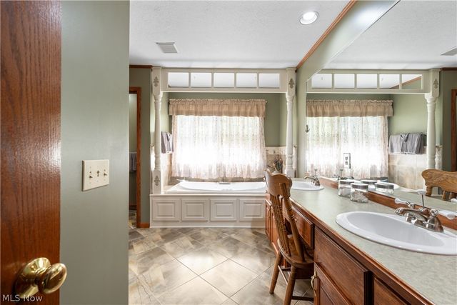 10400 Stoneacre Street NW, Canal Fulton, OH 44614