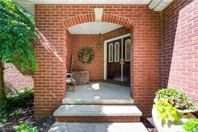 10400 Stoneacre Street NW, Canal Fulton, OH 44614