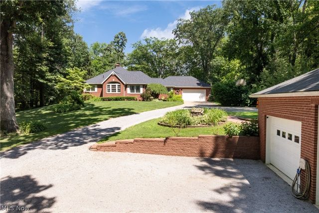 10400 Stoneacre Street NW, Canal Fulton, OH 44614