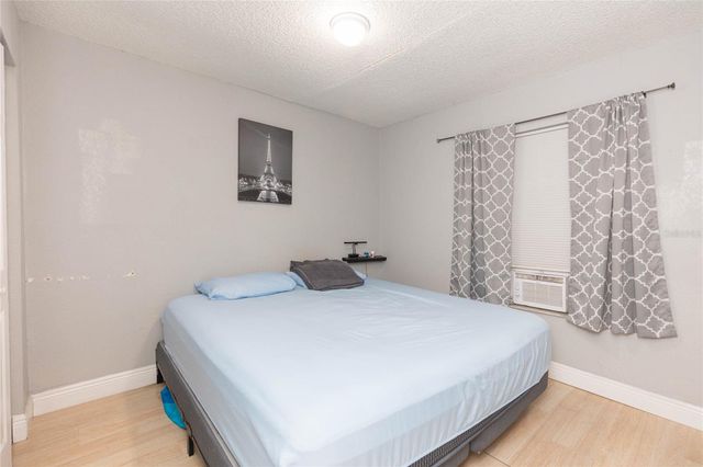 1526 CLINTON, Tampa, FL 33604
