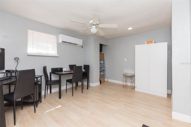 1526 CLINTON, Tampa, FL 33604