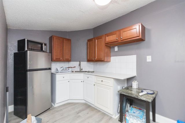 1526 CLINTON, Tampa, FL 33604