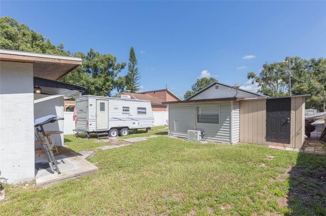 1526 CLINTON, Tampa, FL 33604