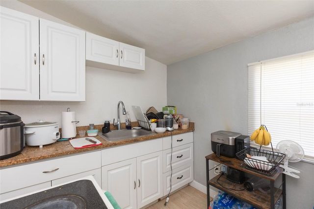 1526 CLINTON, Tampa, FL 33604