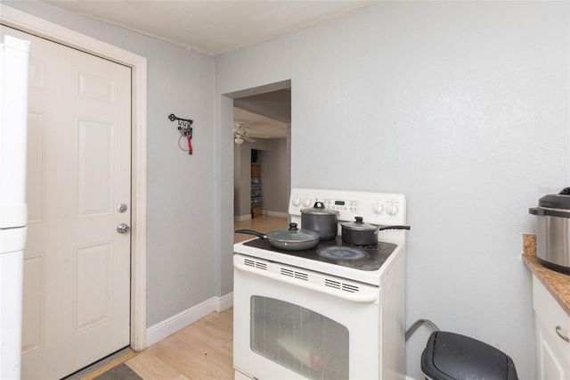 1526 CLINTON, Tampa, FL 33604