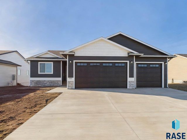 1011 Greyhawk Ct Court, Harrisburg, SD 57032
