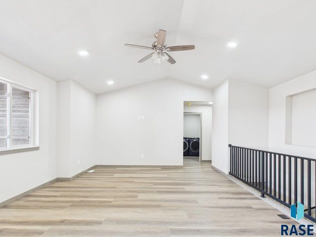 1011 Greyhawk Ct Court, Harrisburg, SD 57032