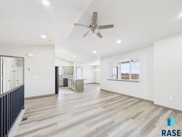 1011 Greyhawk Ct Court, Harrisburg, SD 57032