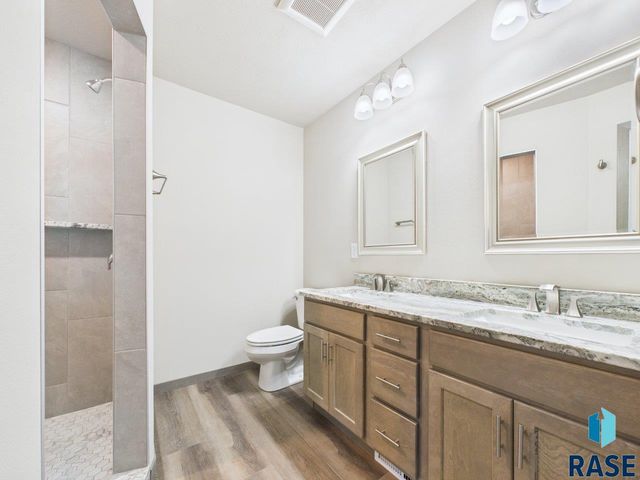 1011 Greyhawk Ct Court, Harrisburg, SD 57032