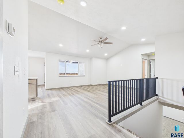 1011 Greyhawk Ct Court, Harrisburg, SD 57032