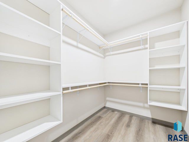 1011 Greyhawk Ct Court, Harrisburg, SD 57032