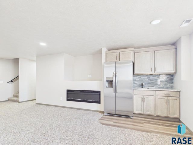 1011 Greyhawk Ct Court, Harrisburg, SD 57032