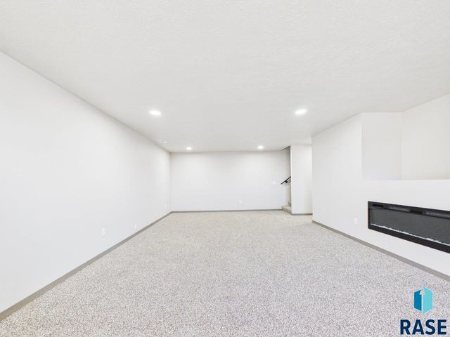 1011 Greyhawk Ct Court, Harrisburg, SD 57032