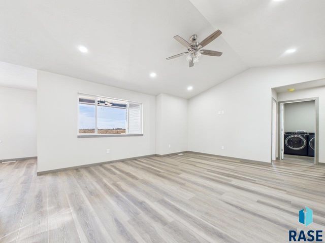 1011 Greyhawk Ct Court, Harrisburg, SD 57032