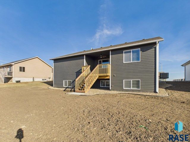 1011 Greyhawk Ct Court, Harrisburg, SD 57032