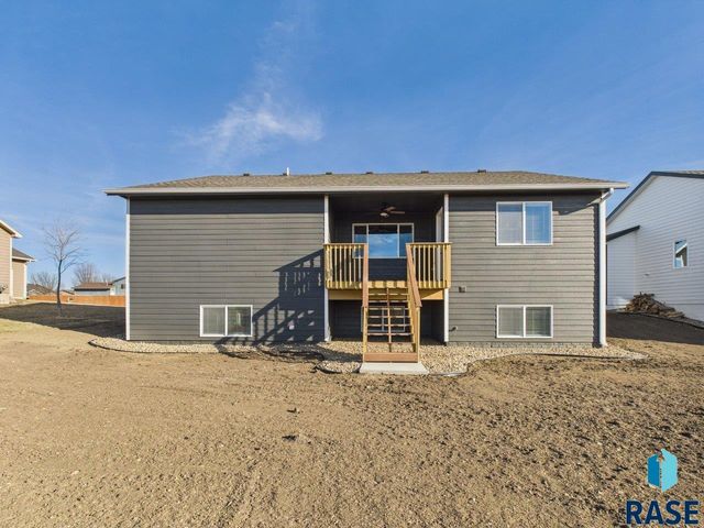 1011 Greyhawk Ct Court, Harrisburg, SD 57032
