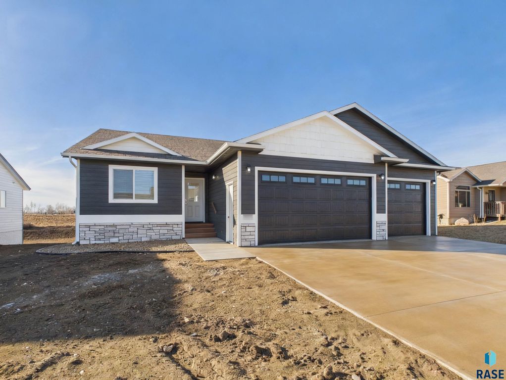 1011 Greyhawk Ct Court, Harrisburg, SD 57032