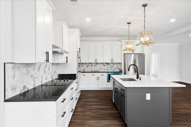 413 Weston Park, Lexington, KY 40515