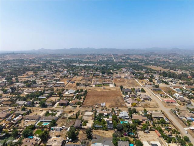 18825 Mariposa Avenue, Riverside, CA 92508