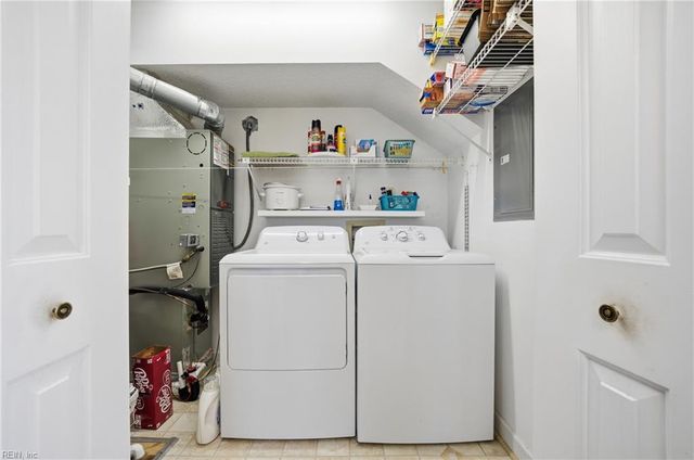 1267 Foursome LN, Virginia Beach, VA 23455